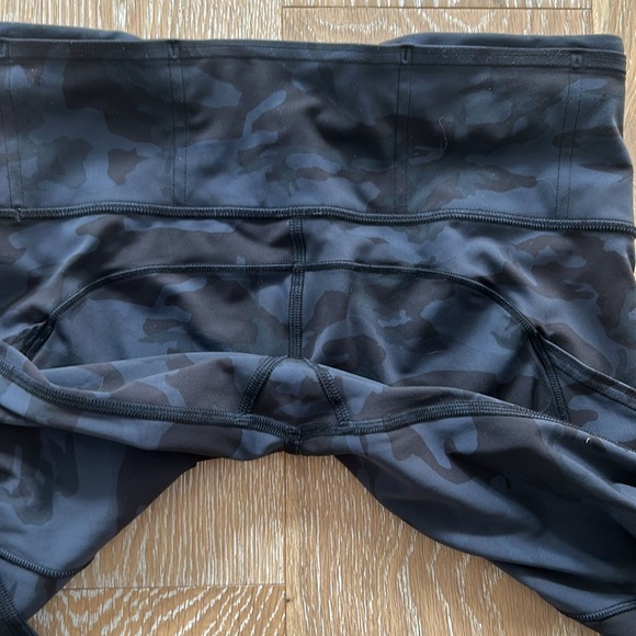 Lululemon 23" Camo Leggings - Picture 8 of 8